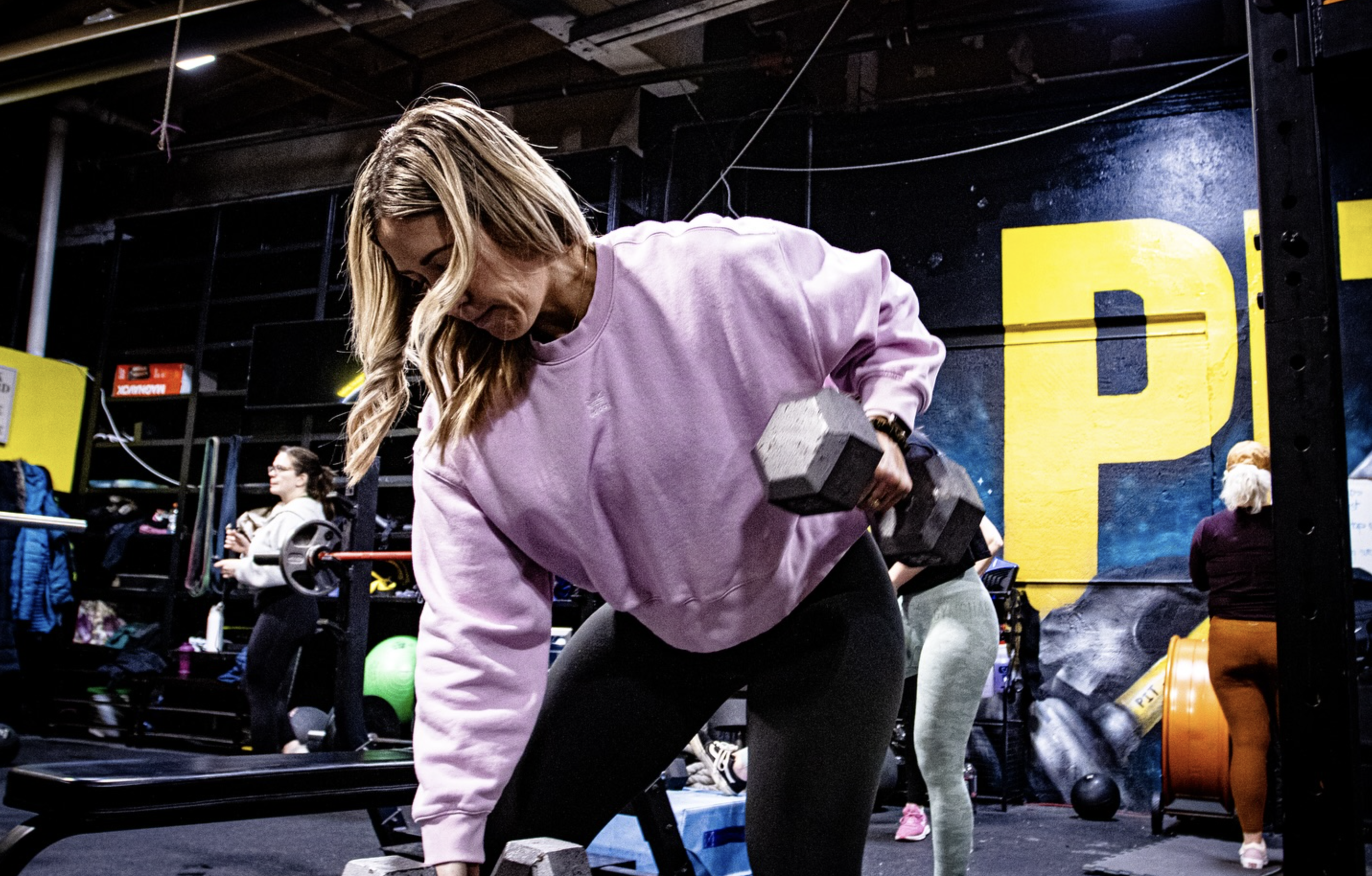 Performing bodyweight exercises like squats, lunges, and planks outdoors, highlighting easy fitness routines during summer trips